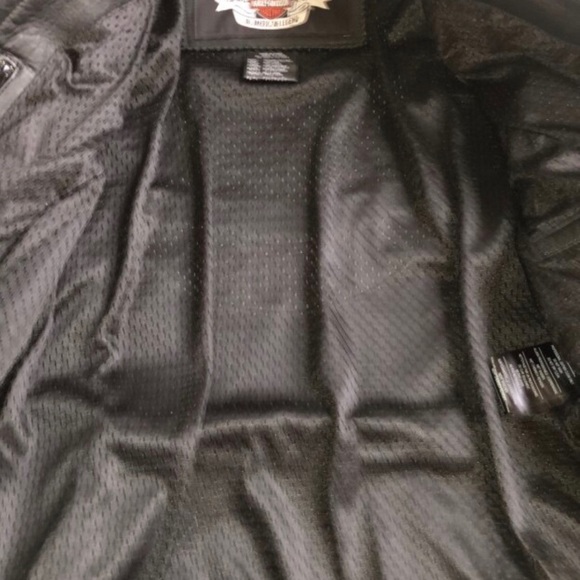 Like New! Harley-Davidson Women’s Leather Jacket - Picture 5 of 8